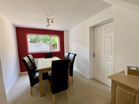 4 bedroom House To Let - Photo 2
