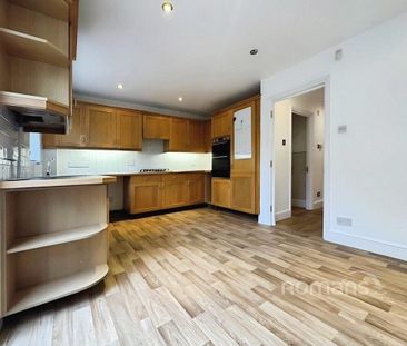 4 bedroom terraced house to rent - Photo 2