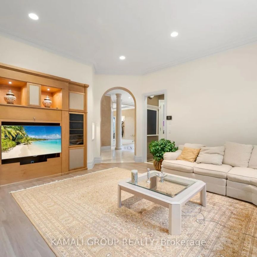 39 ROLLSCOURT DRIVE - Photo 1