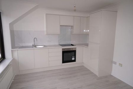 3 bedroom flat to rent - Photo 2