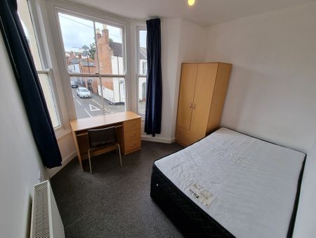 7 Bed Student Accommodation - Photo 3