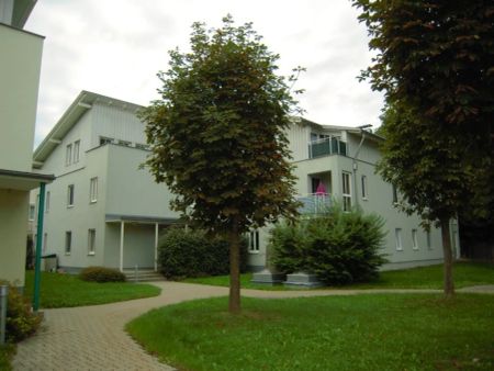 Gut aufgeteilte 4-Zimmer Wohnung mit Loggia, Terrasse, Küche und 2 Tiefgaragenstellplätzen in bekannter Wohnlage in Ried - Photo 4
