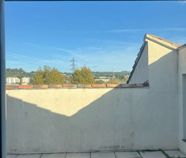 Location Appartement 4 pièces 75m² MARSEILLE 11ème - Photo 6