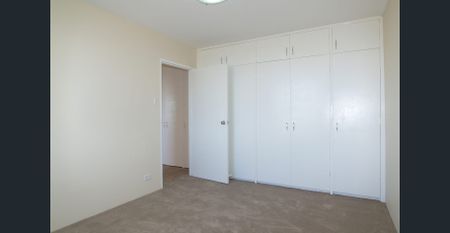 Location, Views, Spacious - Photo 4