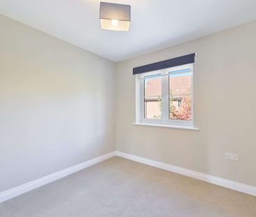 Available now is this five bedroom detached house to let, offering ... - Photo 5