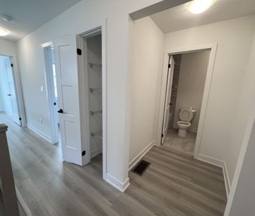 For Lease - 21 Hay Lane, Barrie, Ontario - Photo 6