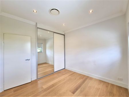 Stylish and Timeless Four Bedrooms Duplex - Photo 4