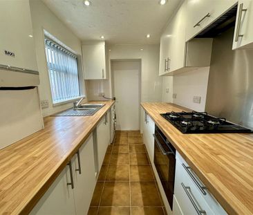 3 bedroom terraced house to rent - Photo 2