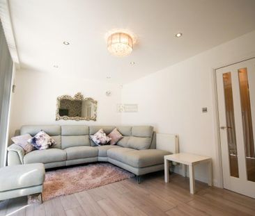 2 bedroom end of terrace house to rent - Photo 2