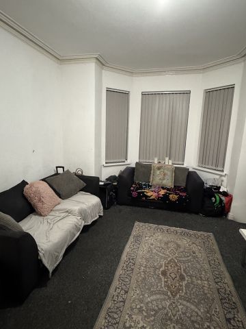 5 Bed Terraced House, Elleray Road, M6 - Photo 3