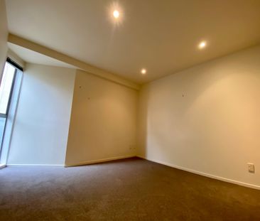 Sunny Two Bedroom Apartment with two secure carparks - Photo 6