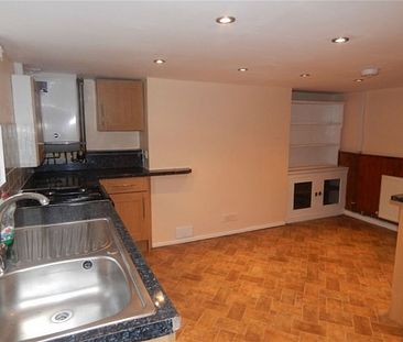 2 Bed - Clement Street, Birkby, Huddersfield, West Yorkshire - Photo 6