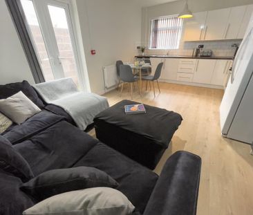 7 bedroom terraced house to rent - Photo 3