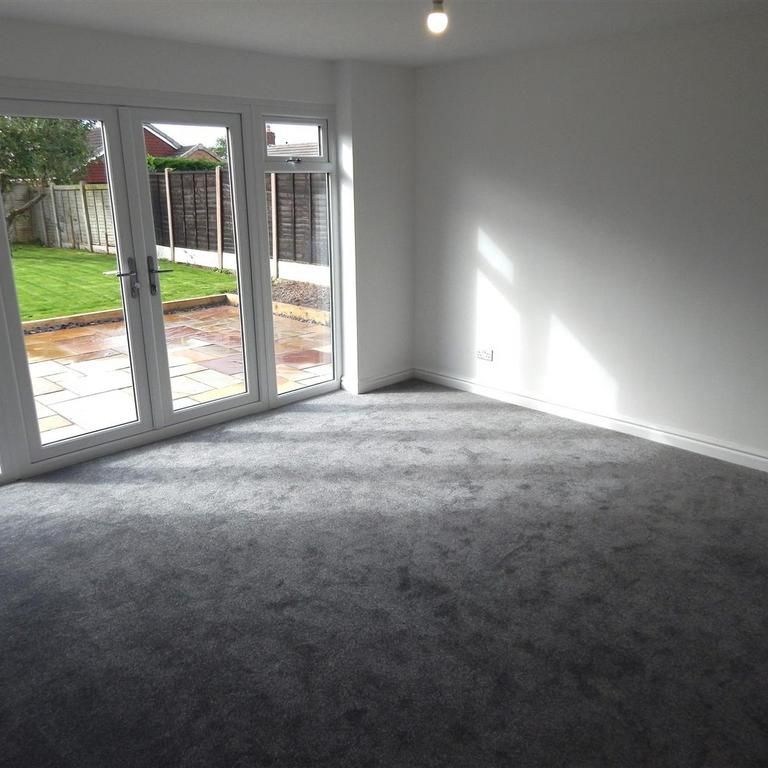 3 bedroom link detached house to rent - Photo 1