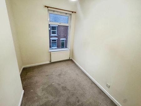 2 bedroom end of terrace house to rent - Photo 4