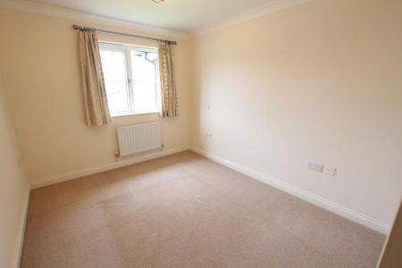 Guildford Road, Woking - 2 bedrooms Property for lettings - Seymours - Photo 3
