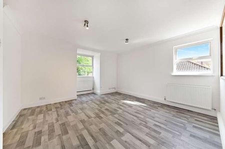 Lovelace Gardens, Burlington Court, KT6 - Photo 5