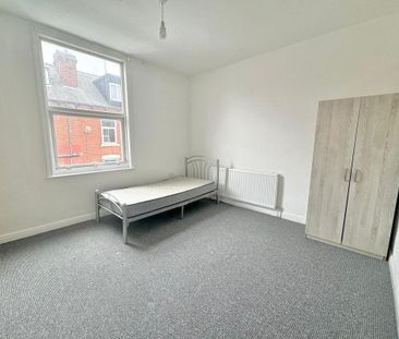 4 bedroom terraced house to rent - Photo 5