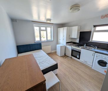 Studio to rent - Photo 3