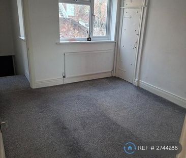 3 bedroom flat to rent - Photo 3
