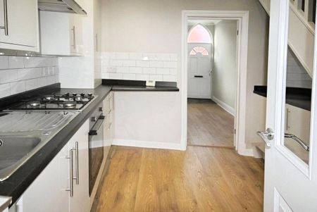 2 bedroom end of terrace house to rent - Photo 5