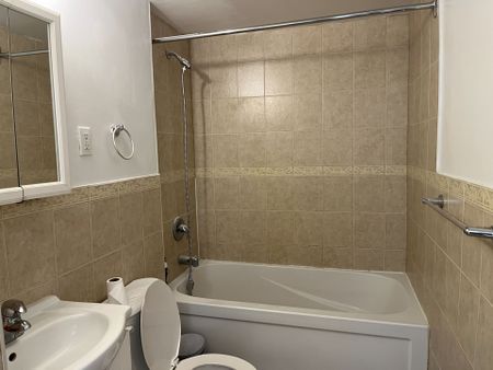 For Lease - 171 Erskine Avenue, Toronto, Ontario - Photo 2