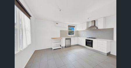 Light-Filled 3-Bedroom Home with Spacious Backyard - Photo 5