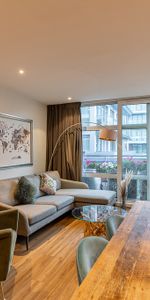 An exceptional one bedroom property located on the seventh floor (with lift) of arguably the best building in the Chelsea Bridge Wharf development. - Photo 3