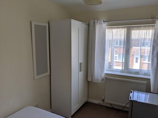 1 bedroom in a house share to rent - Photo 1