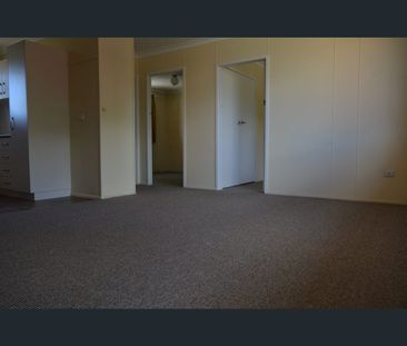 1/348 South Street, Harristown, Qld 4350 - Photo 1