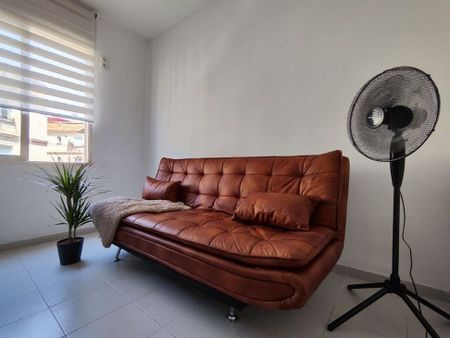 Carrer Sants Just i Pastor, Valencia, Valencian Community 46022 - Photo 4