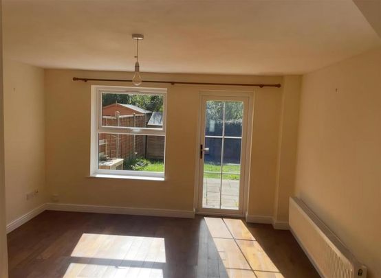 2 bedroom end of terrace house to rent - Photo 1