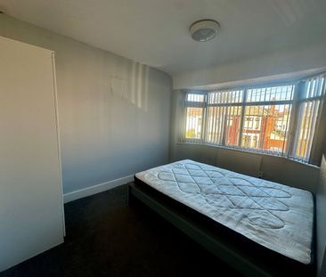 2 Bed Flat, The Martyrs Close, CV3 - Photo 5