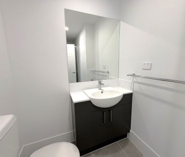 Stylish & Newly Built 2-Bedroom Duplex in Lochinvar - Photo 4