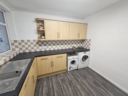 Flat 4 Hilltop Court, Brooklands Road, Crumpsall - Photo 4