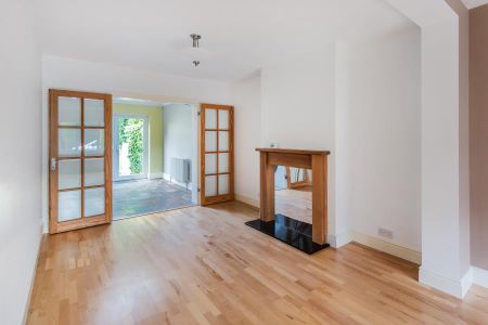 Beech Grove, Guildford, Surrey, GU2 - Photo 2