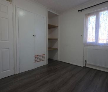 4 bedroom terraced house to rent - Photo 6