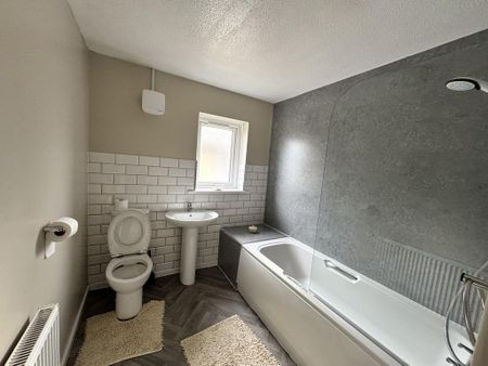 2 bedroom flat to rent - Photo 4
