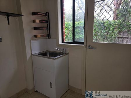 Modern Townhouse - Photo 5
