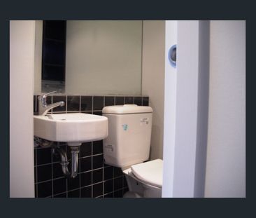 Melbourne Student House - Balcony apartment. - Photo 6