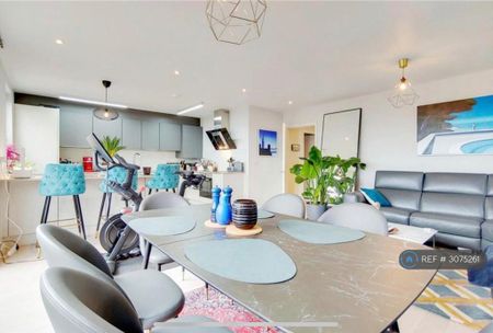 2 bedroom penthouse to rent - Photo 5