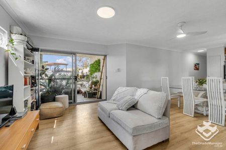 Spacious 2-Bedroom, 2-Bathroom Unit in Prime Toowong Location - Photo 3
