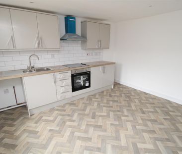 House - Terraced For Rent Wind Street, Ferndale - Photo 3