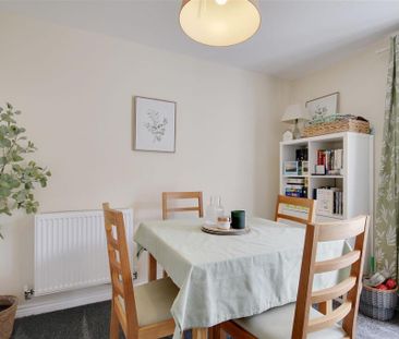 3 bedroom end of terrace house to rent - Photo 2