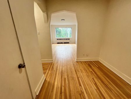 Appartement à louer - Montréal (Côte-des-Neiges/Notre-Dame-de-Grâce) (Côte-des-Neiges) Appartement à louer - Montréal (Côte-des-Neiges/Notre-Dame-de-Grâce) (Côte-des-Neiges) - Photo 3