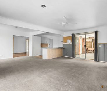 SECURE FENCING | FRESHLEY PAINTED | SPACIOUS FAMILY HOME - Photo 5