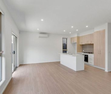 Stylish, Spacious & Ideally Located Townhouse - Photo 3