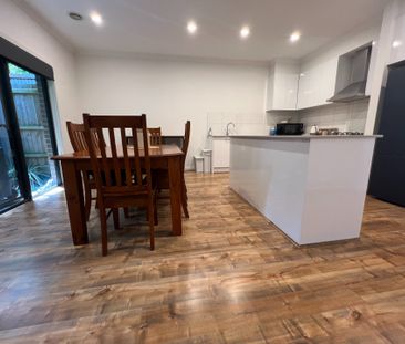 Large 2 Bedroom Townhouse - Photo 2