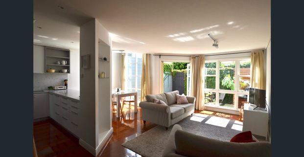 Charming Middle Park Home Moments from the Beach - Photo 1