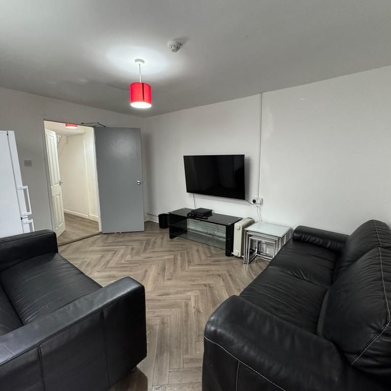 6 bedroom house share to rent - Photo 1